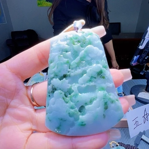 颈饰未镶嵌翡翠一个