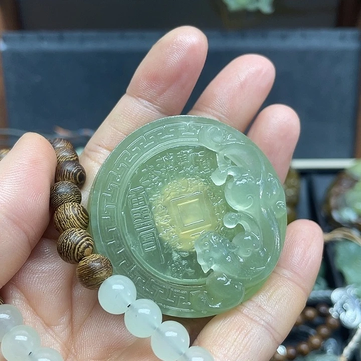 未镶嵌蛇纹石玉颈饰