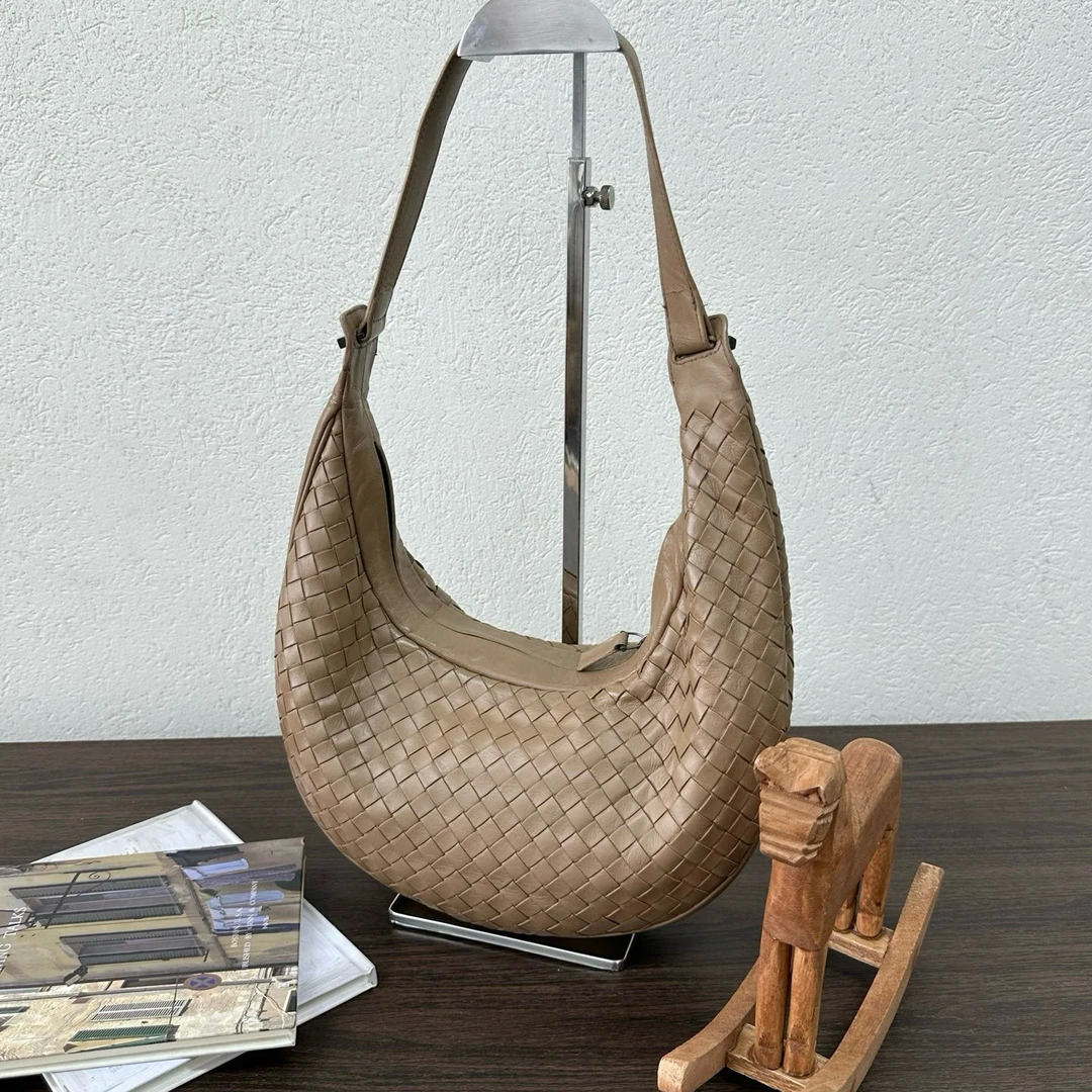 95新 BOTTEGA VENETA/葆蝶家 棕色编织半月hobo单肩包