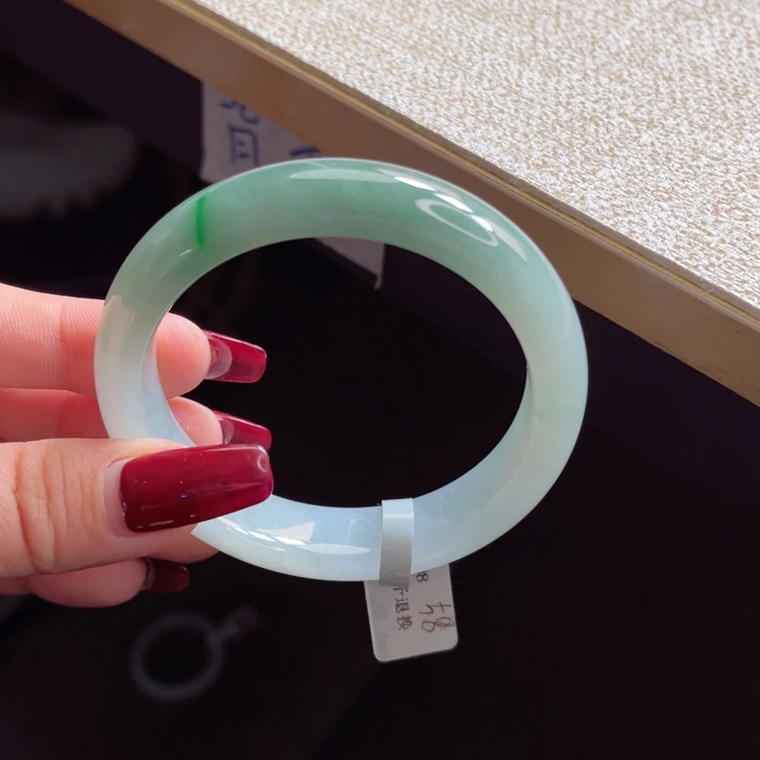 翡翠手镯未镶嵌手镯