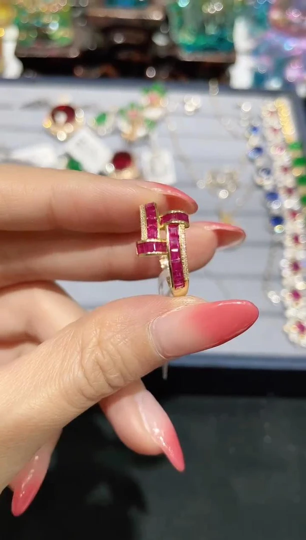 18K金镶嵌天然红宝石戒指排戒双T款