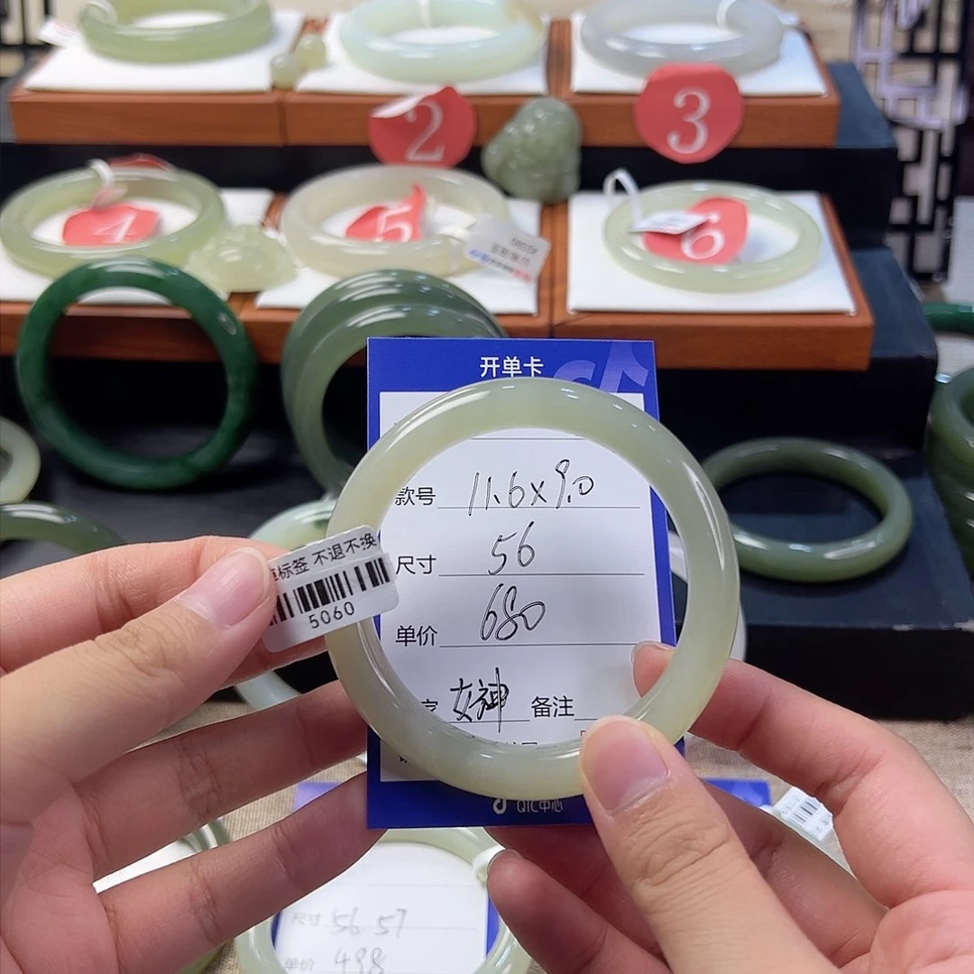 和田玉手镯未镶嵌女*