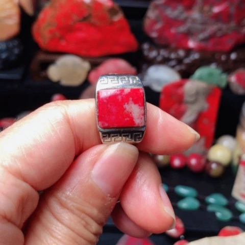 昌化鸡血石小**清昌化鸡血石戒指