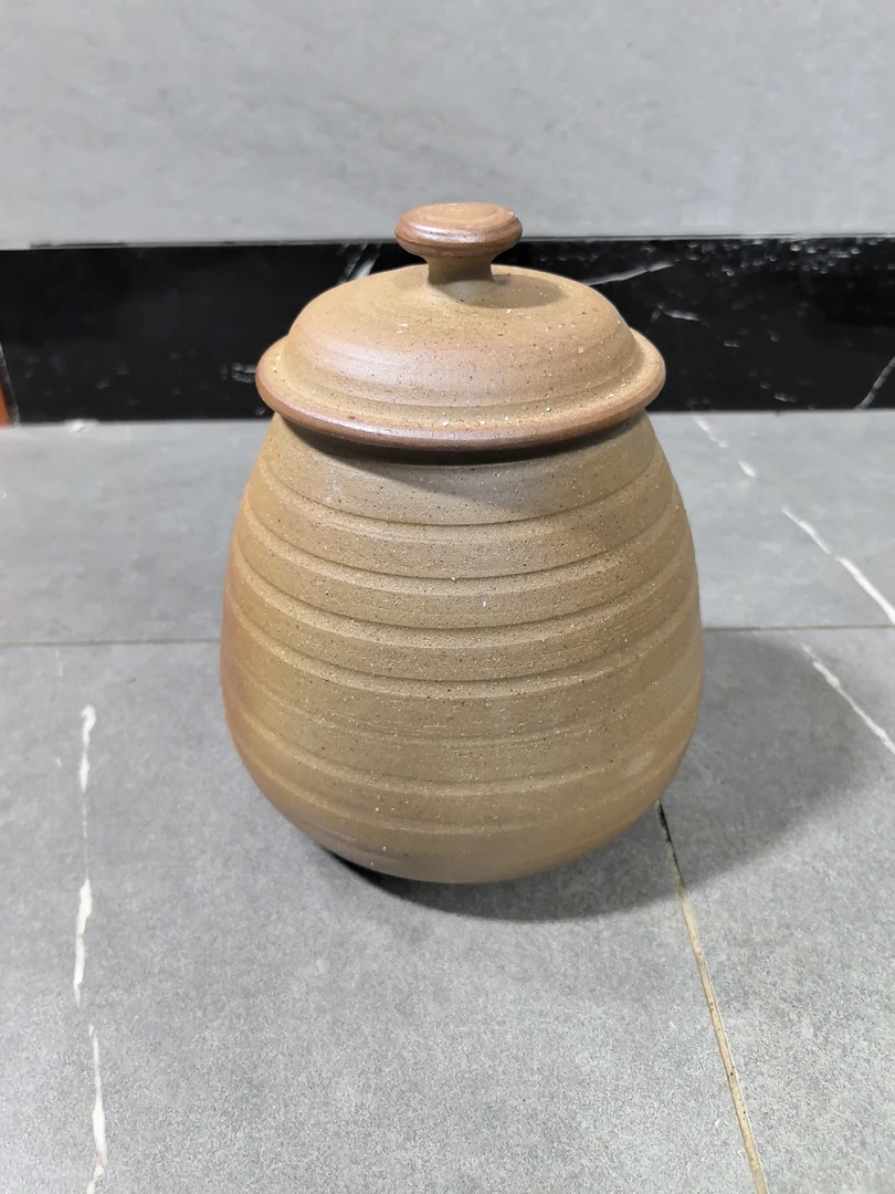 纯手工纯土陶小茶叶罐，高18公分左右，口径9公分左右