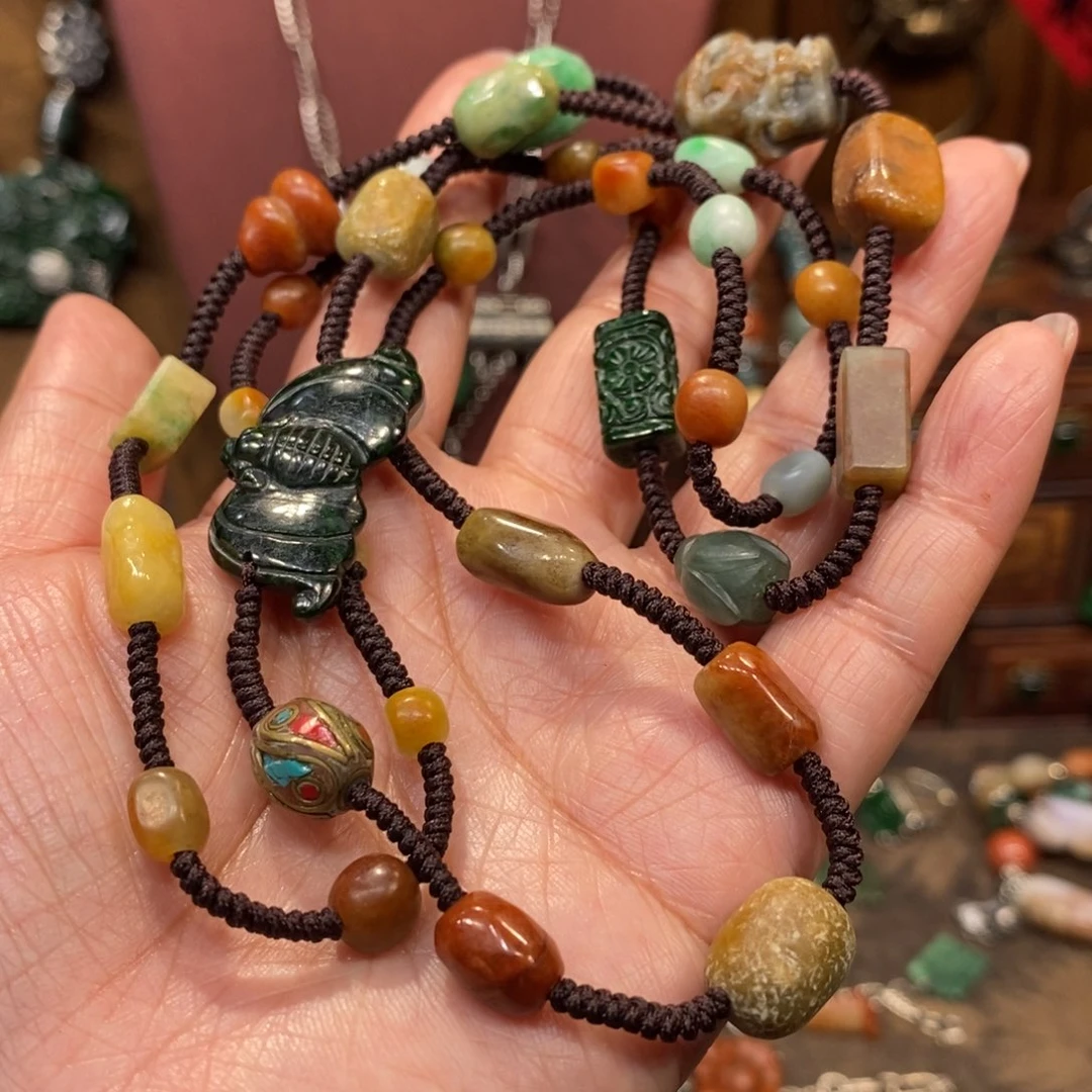 翡翠吊坠(赠链)未镶嵌