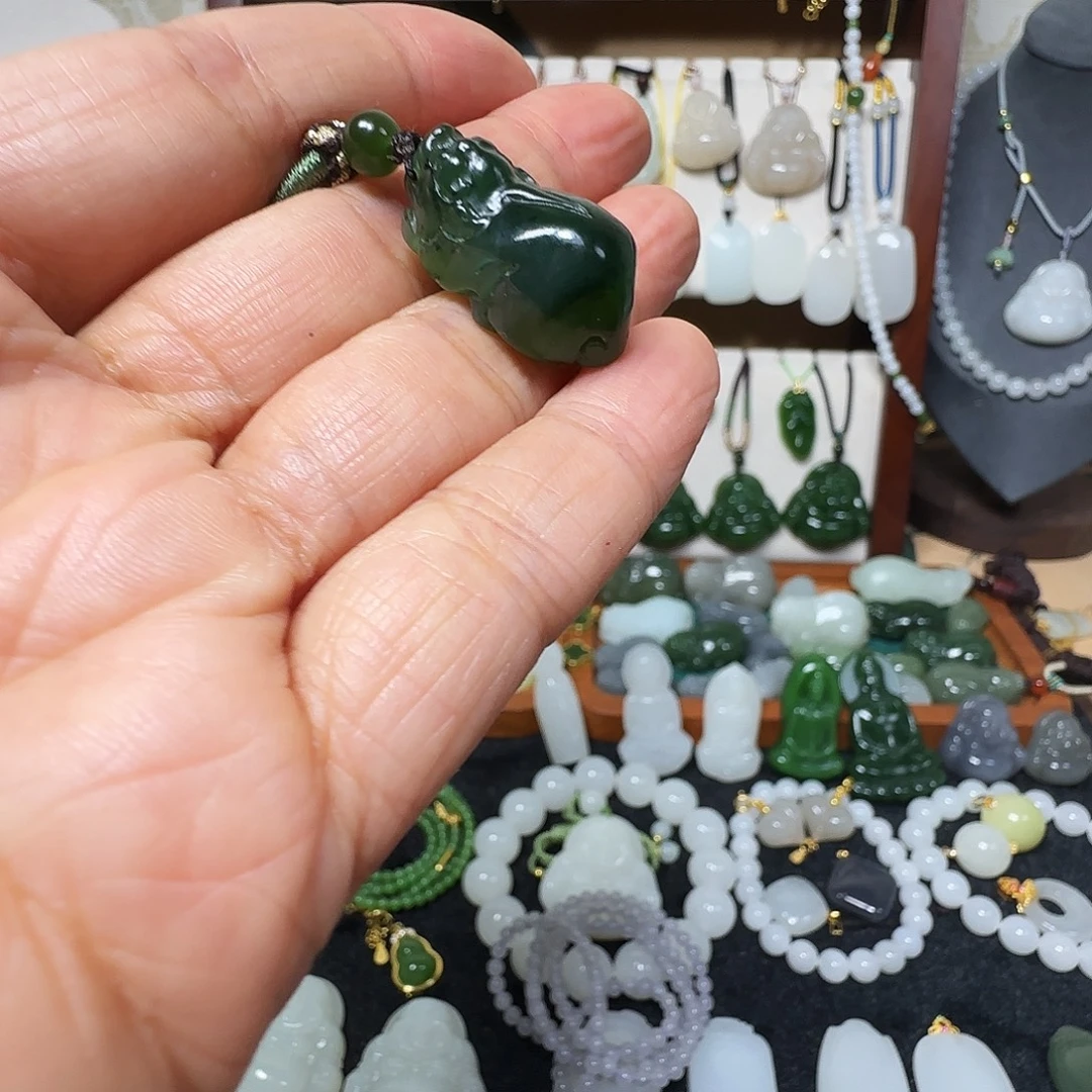 和田玉未镶嵌颈饰