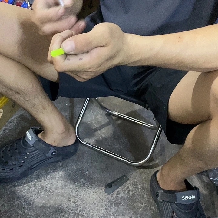 塑料带灯大肚漂随机发10个带两节电池