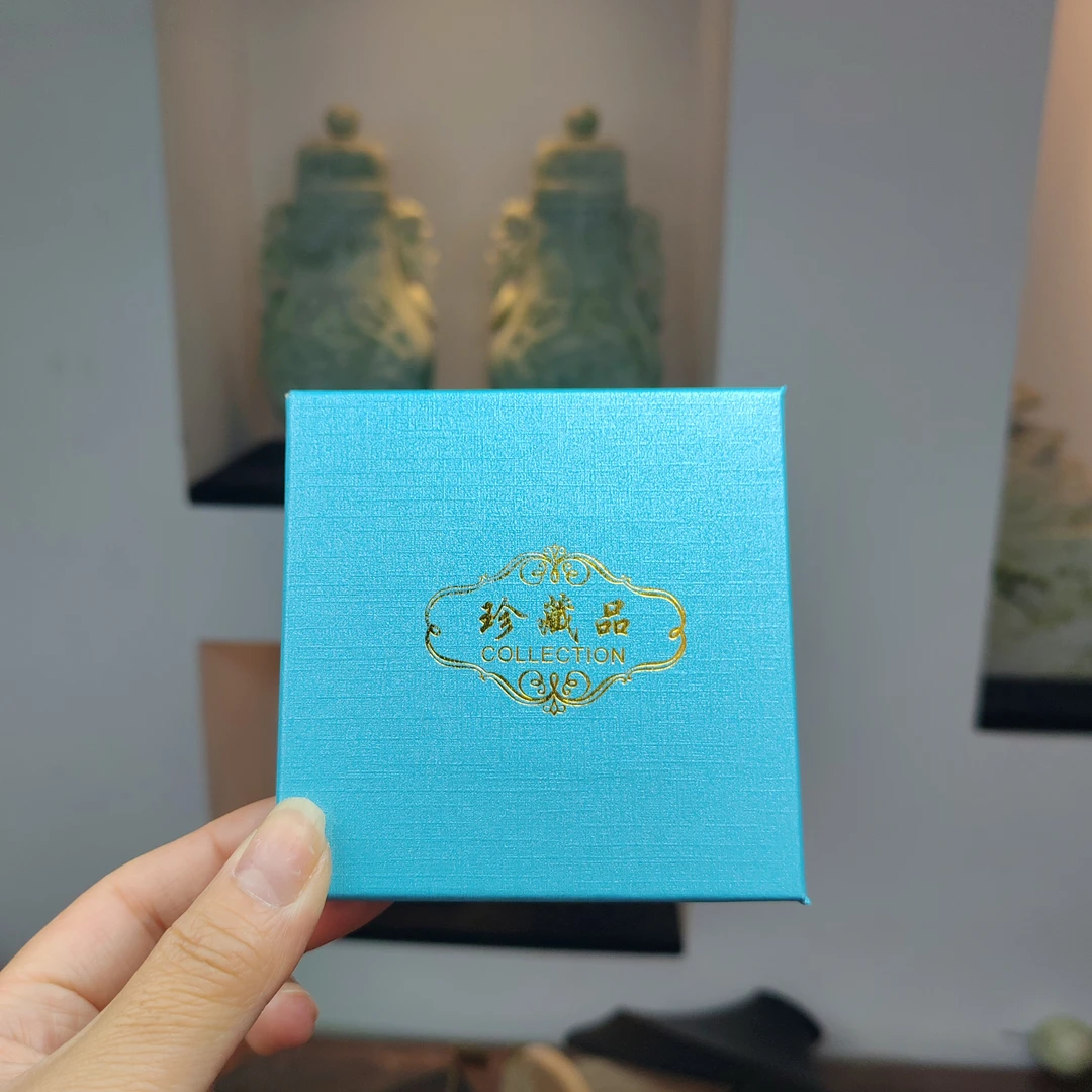 蓝盒  精美镯（随机发货 其中一个）