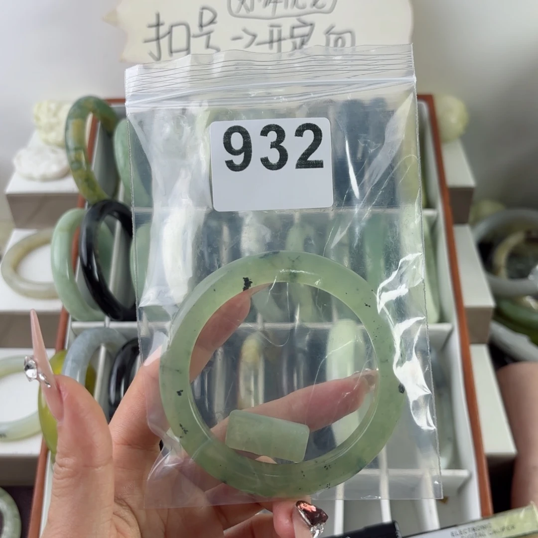 蛇纹石玉未镶嵌手镯有****g