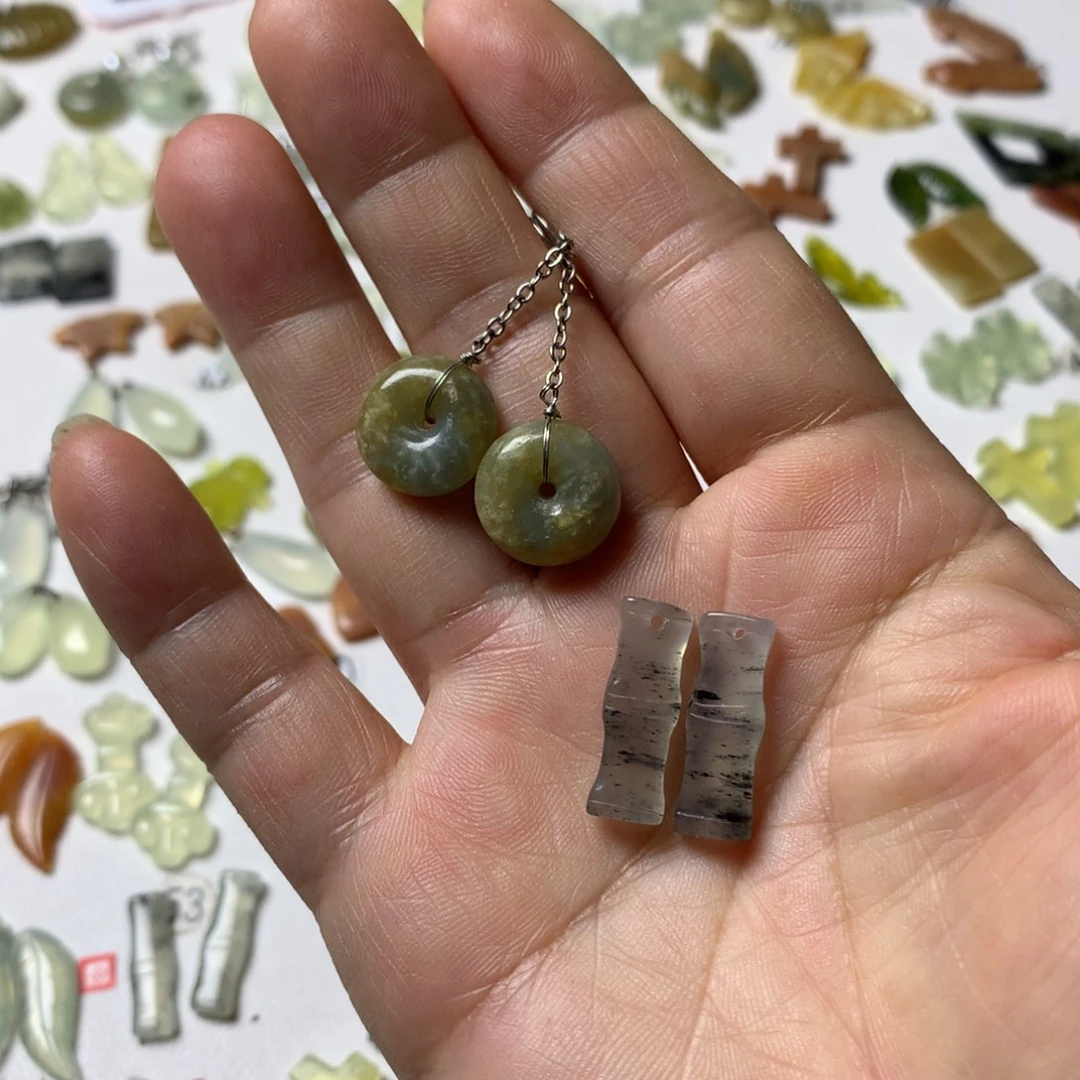 蛇纹石玉未镶嵌耳坠