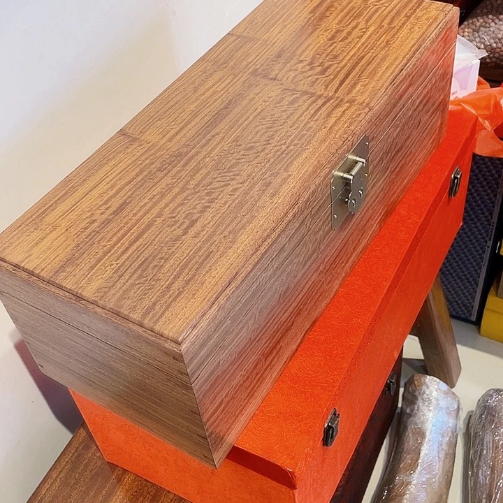 大果紫檀（缅甸花梨）其他和**亲大果紫檀箱子