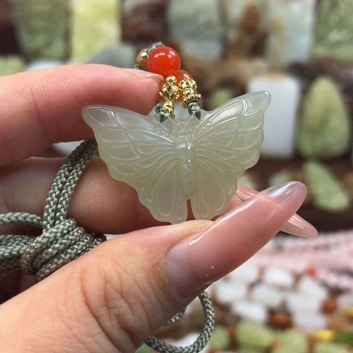 和田玉18K金镶嵌颈饰