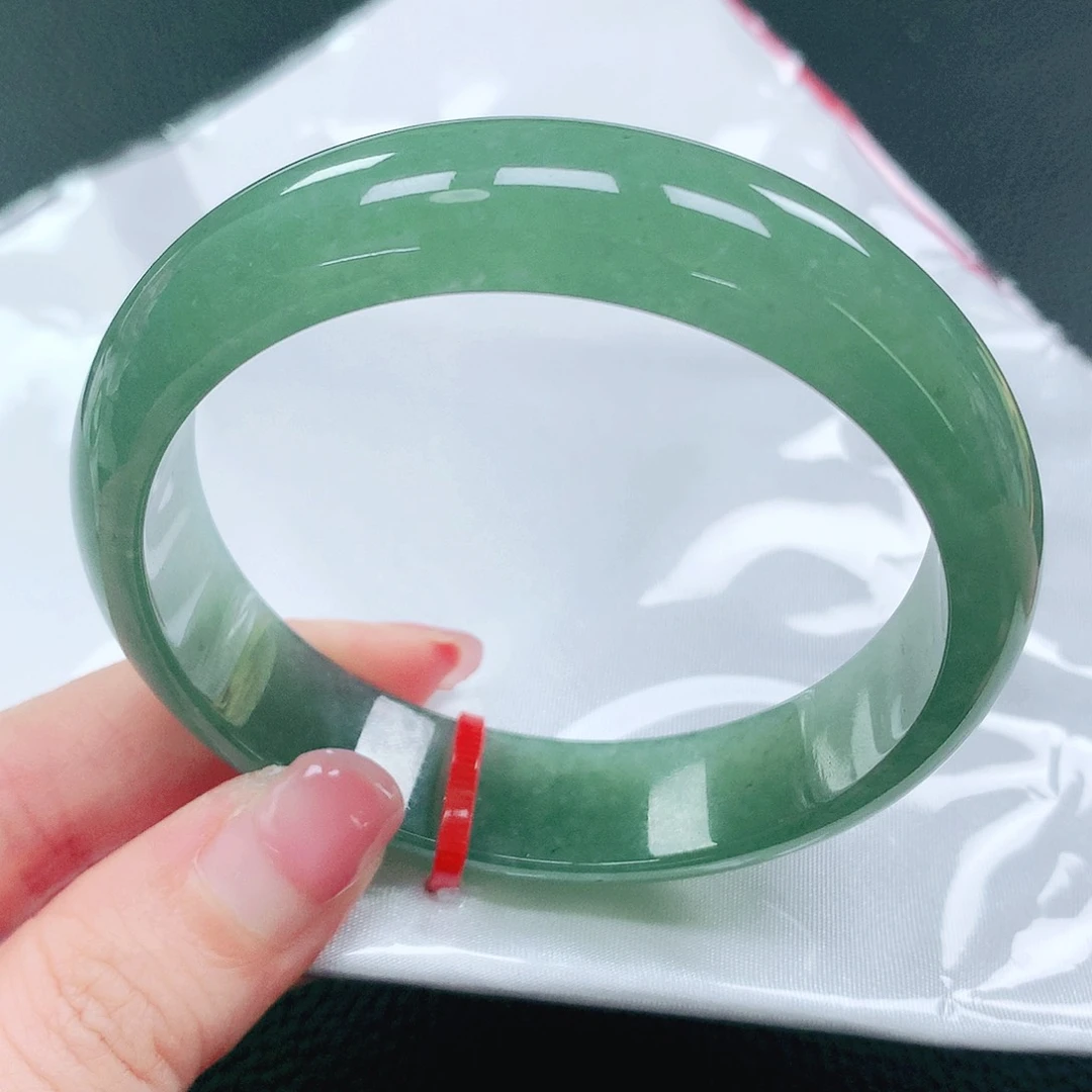 翡翠手镯未镶嵌59圈