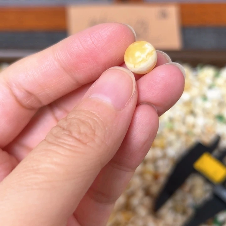 蜜蜡未镶嵌裸石9.9mm一个