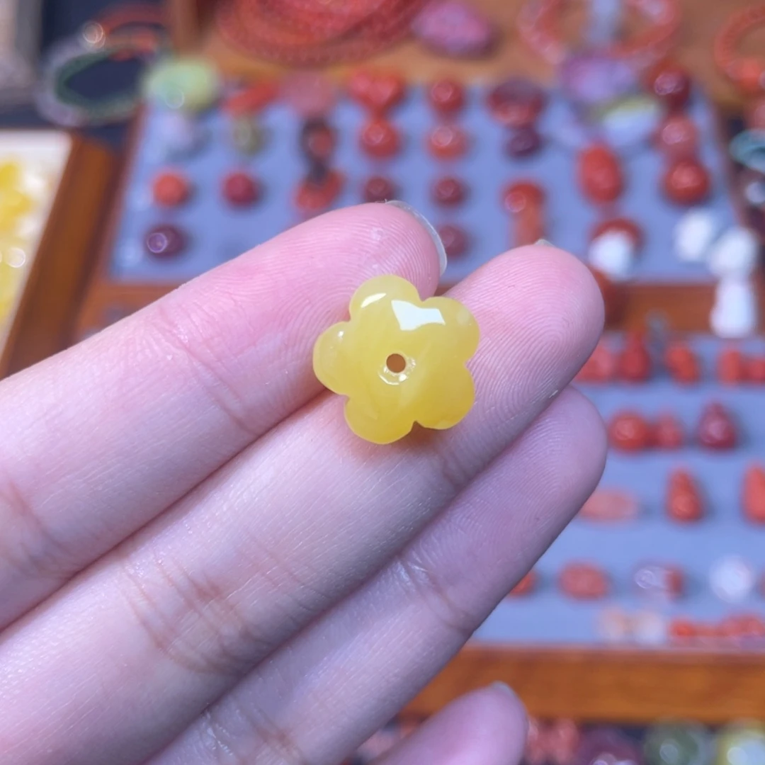 裸石蜜蜡未镶嵌花扣