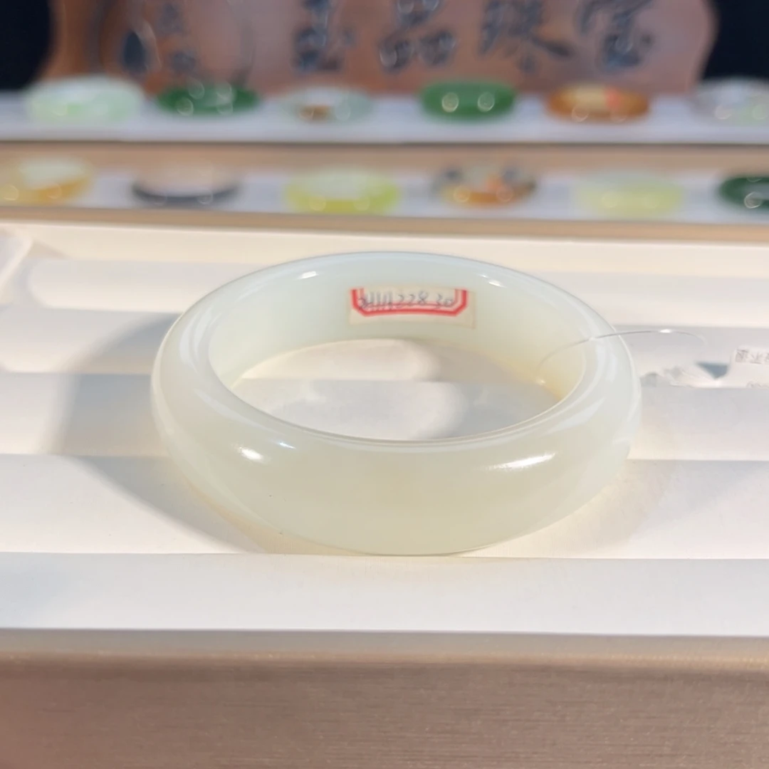 草****和田玉未镶嵌手镯