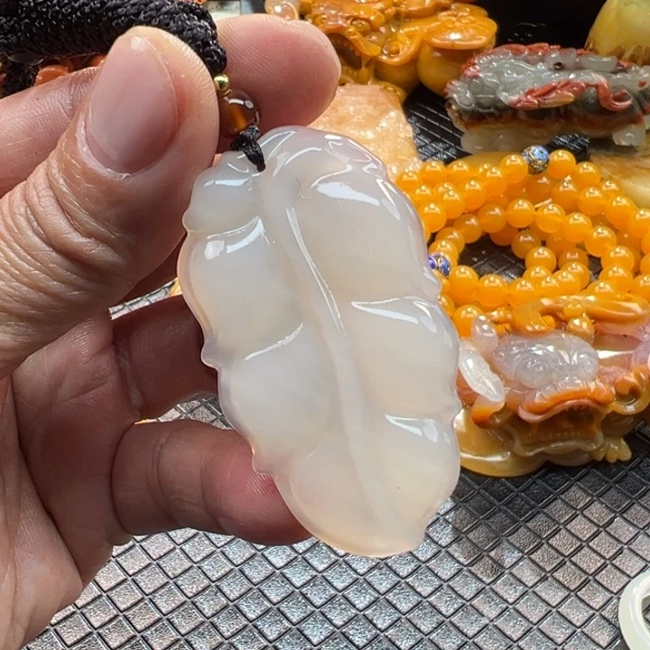 石英质玉（黄龙玉）颈饰未镶嵌