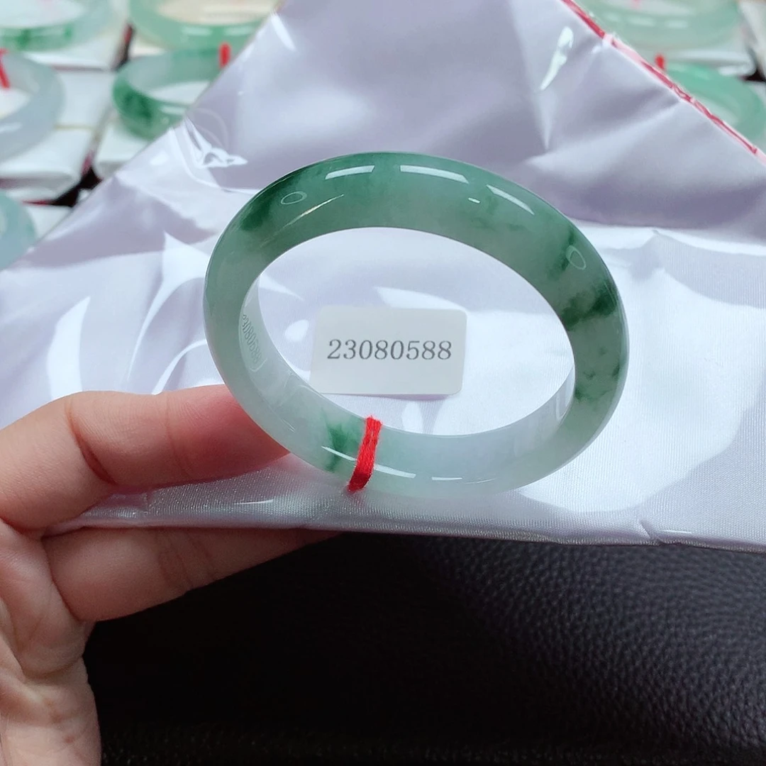 翡翠手镯未镶嵌天然A货翡翠