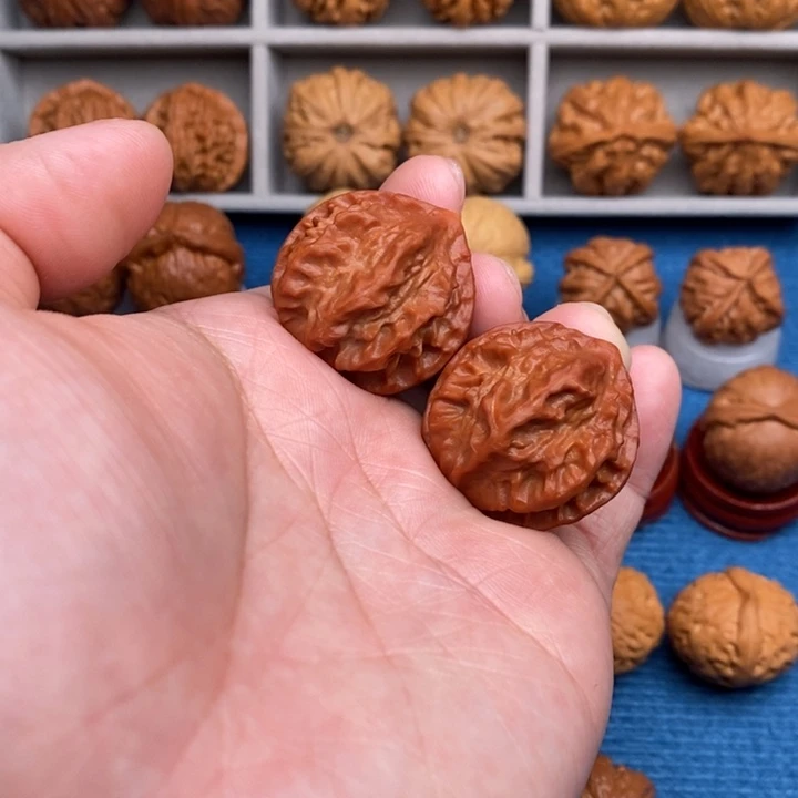 文玩核桃把件帝王龙脊