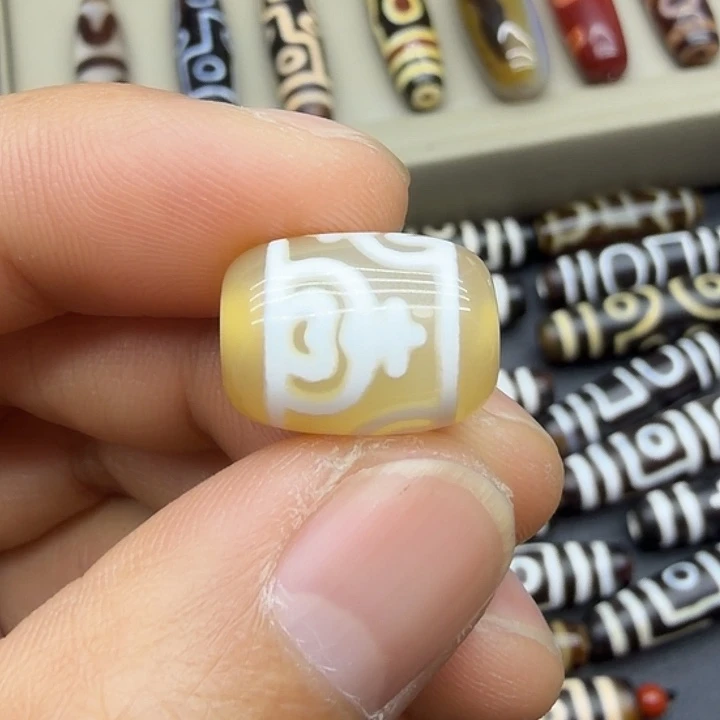 玛瑙/玉髓散珠宝瓶 12