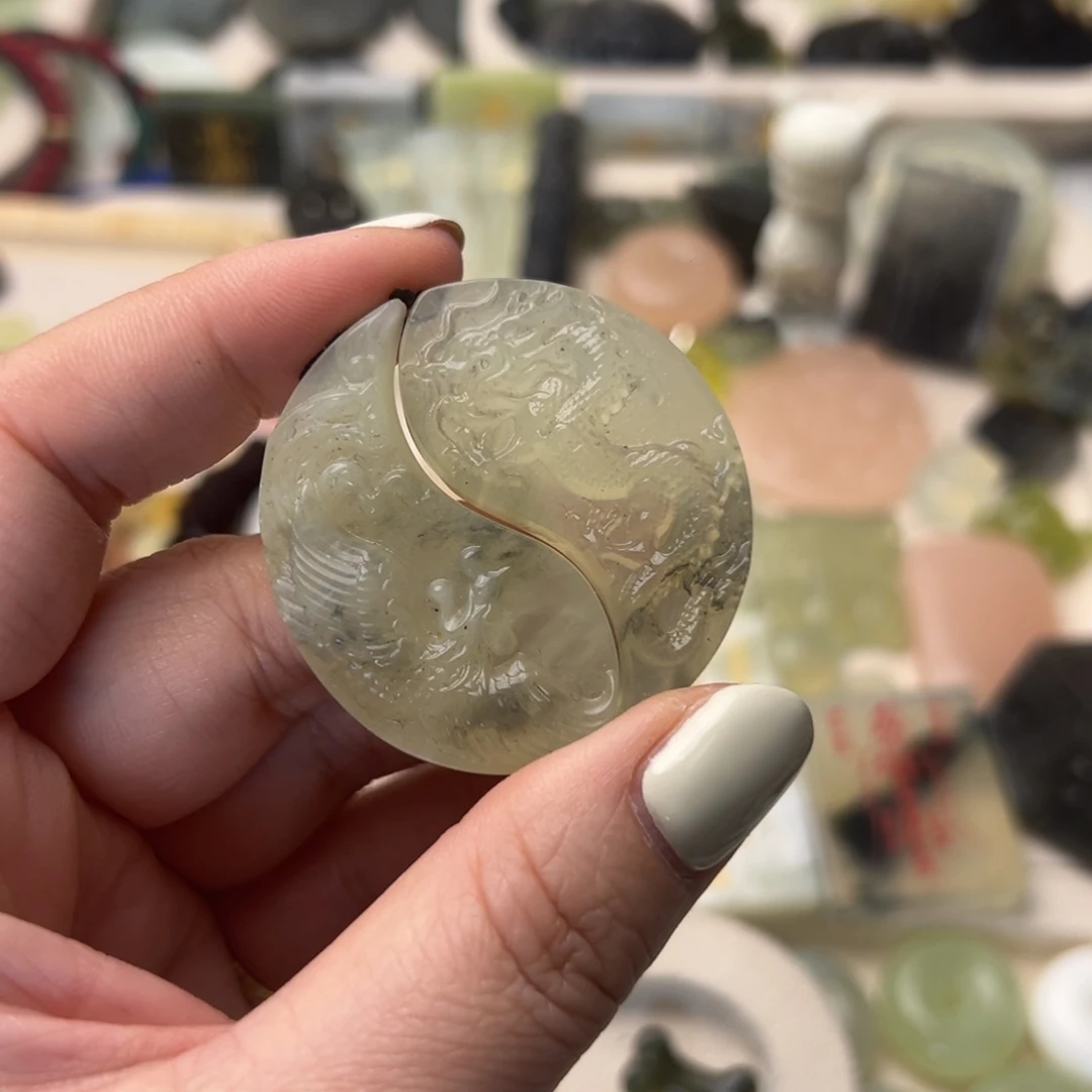 蛇纹石玉颈饰合金