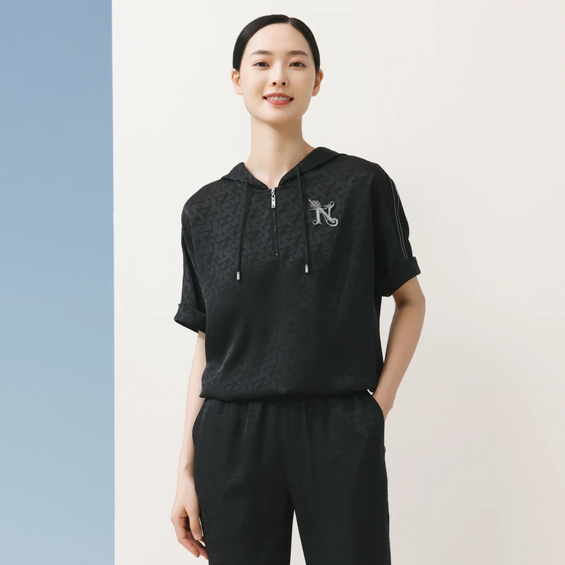 娜尔思设计感连帽套头直筒黑色上衣女夏新款ND04277W0