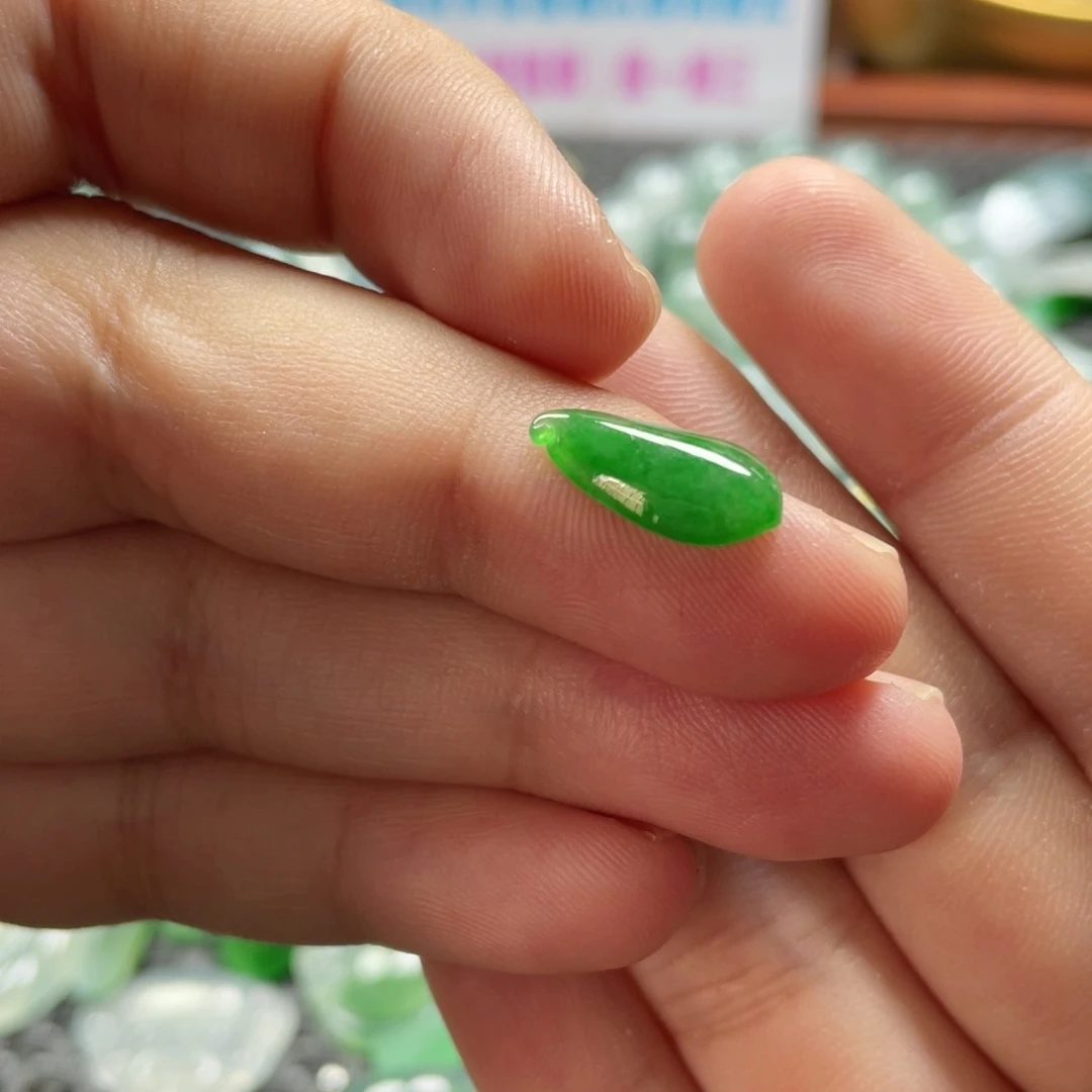 未镶嵌挂件翡翠  翡翠