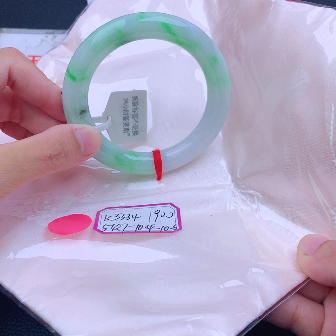 翡翠手镯未镶嵌翡翠