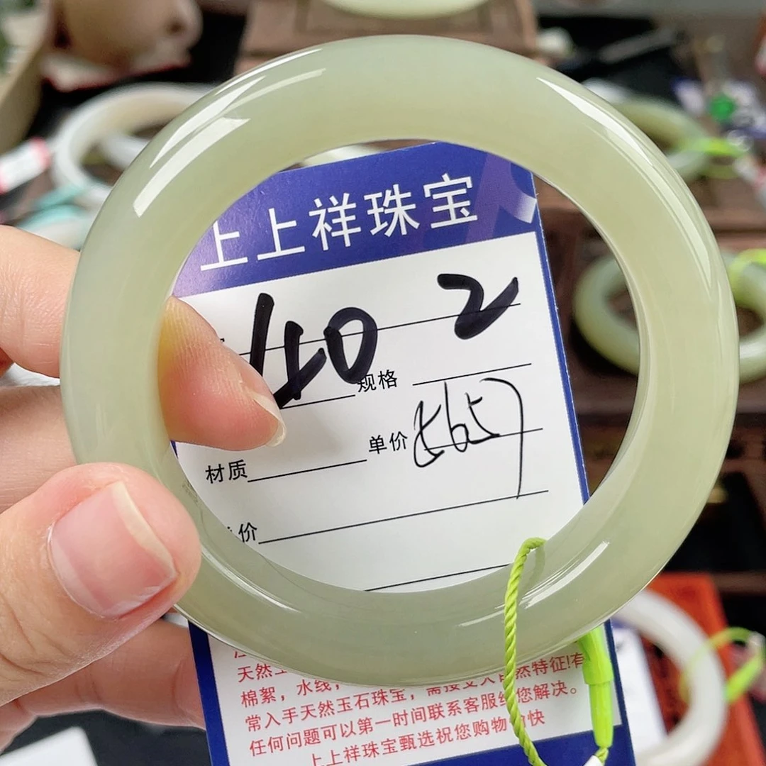 和田玉手镯未镶嵌