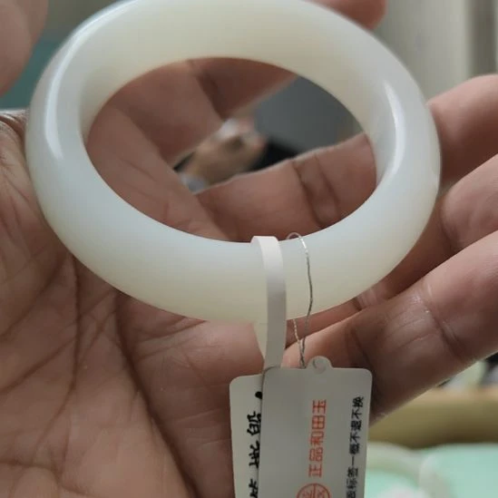 乐***@和田玉未镶嵌手镯