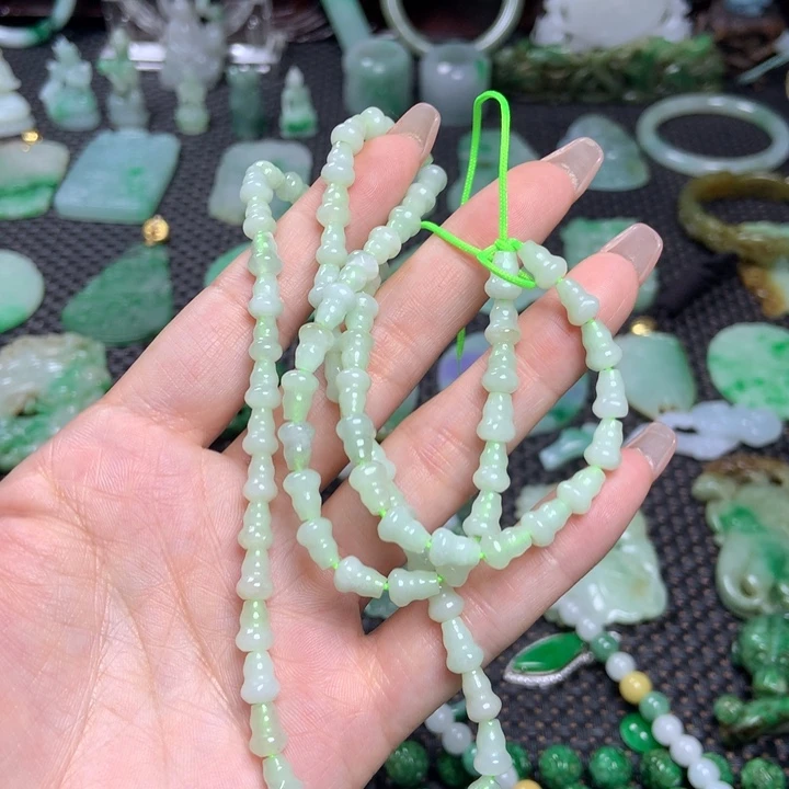 翡翠挂件未镶嵌……