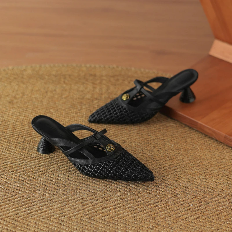 现货2025夏新款复古轻奢小众尖头一字带编织山茶花休闲高跟凉鞋女