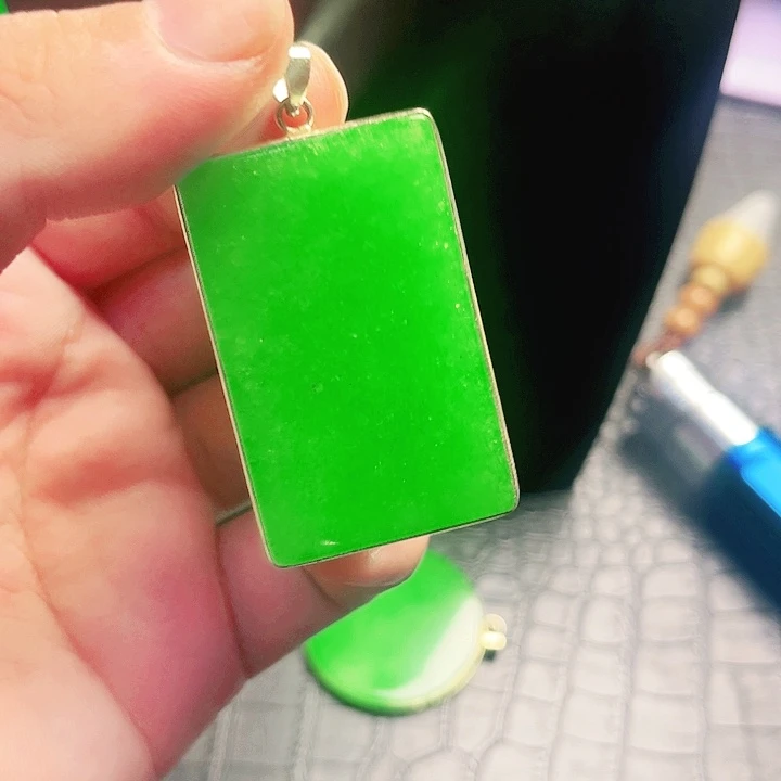 颈饰18K金镶嵌翡翠