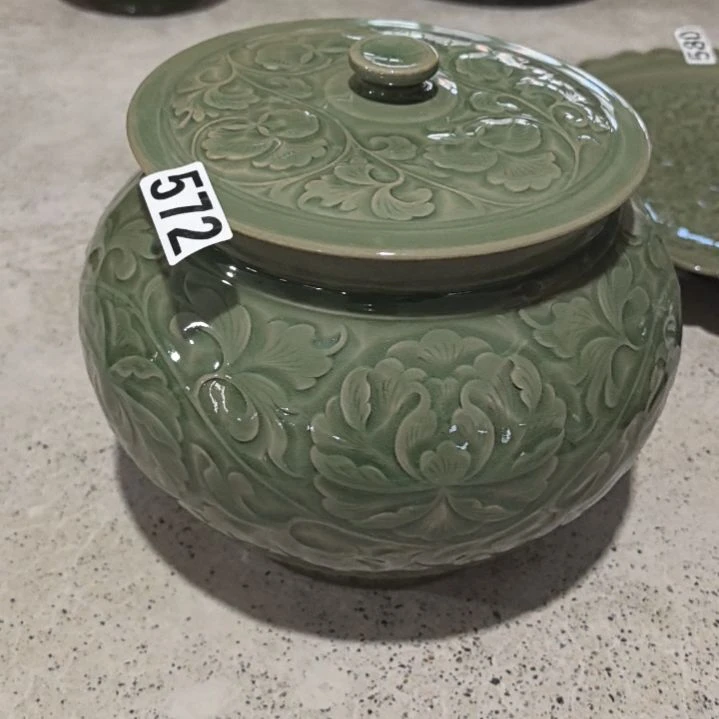 耀州窑手工罐子微瑕