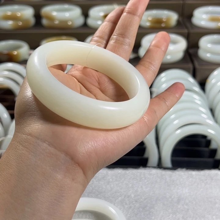 花***花和田玉未镶嵌手镯