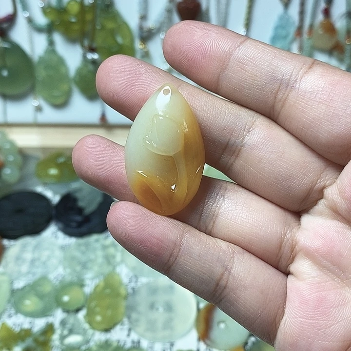 合金蛇纹石玉颈饰