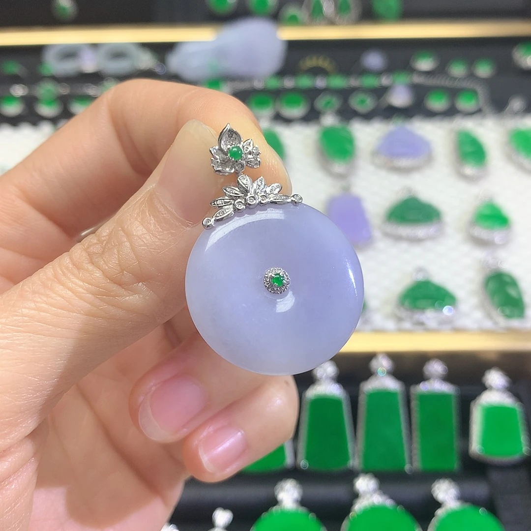 颈饰18K金镶嵌翡翠吊坠