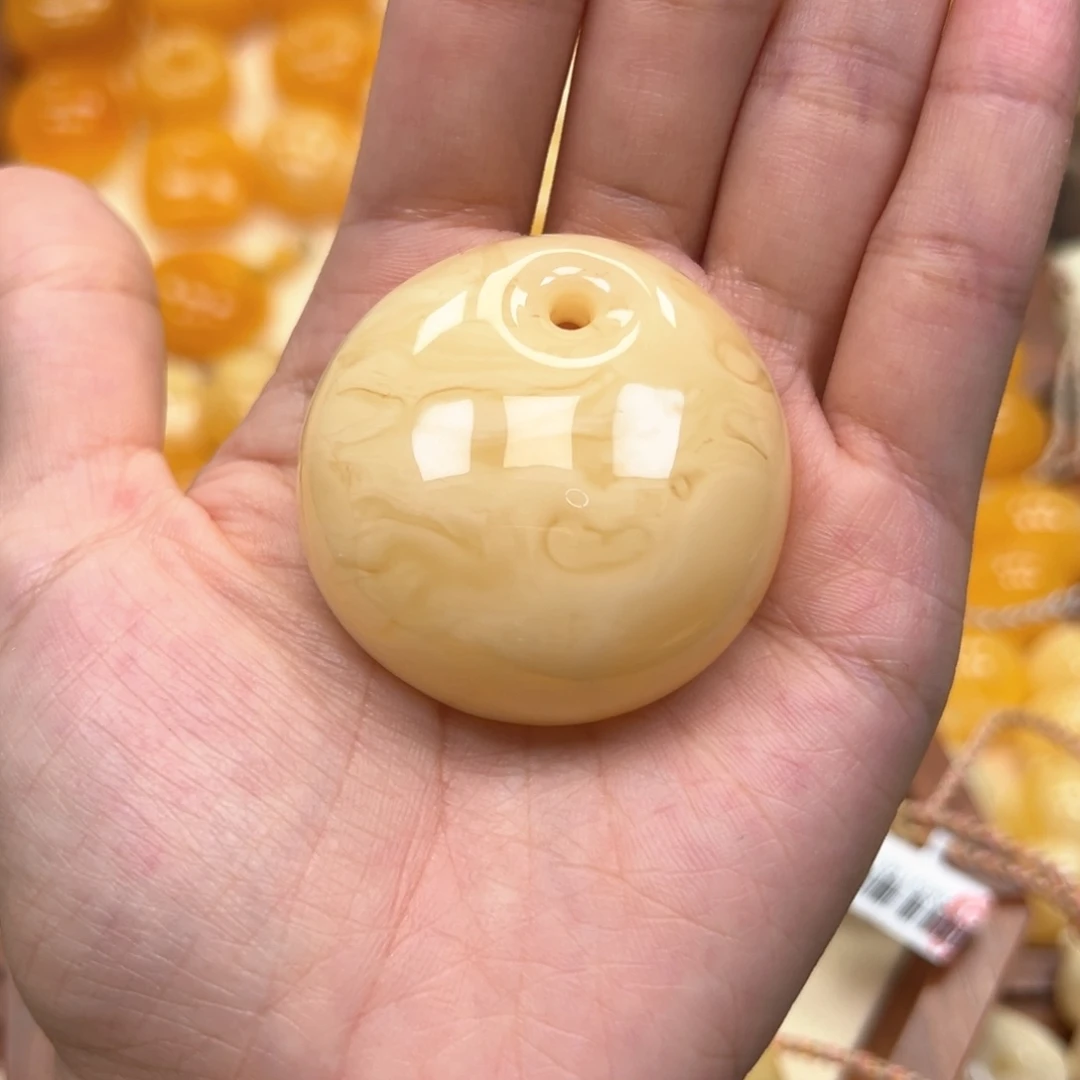 可***可琥珀未镶嵌颈饰蜜蜡