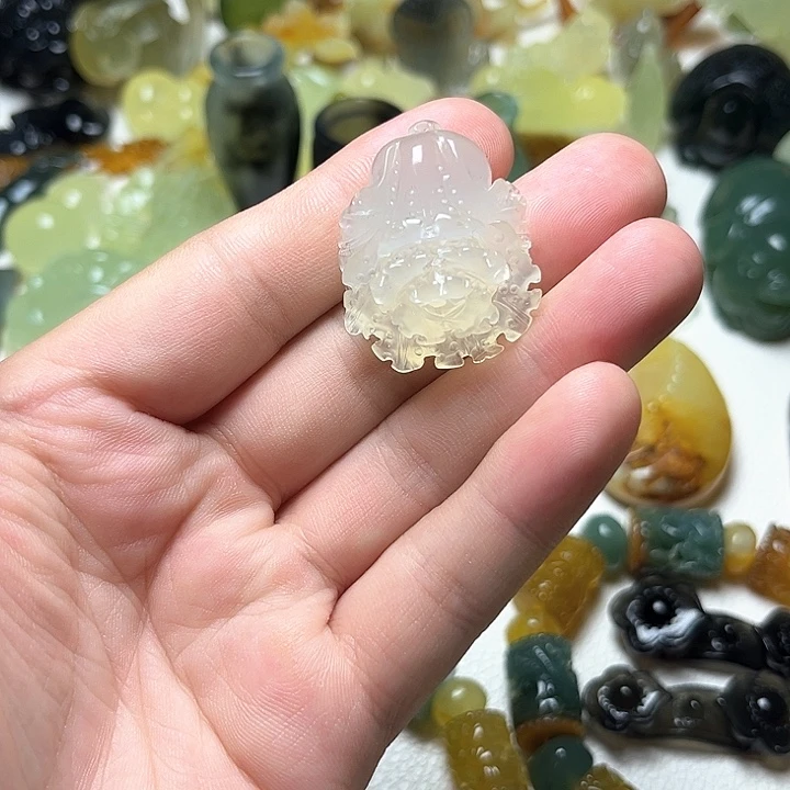 未镶嵌蛇纹石玉颈饰
