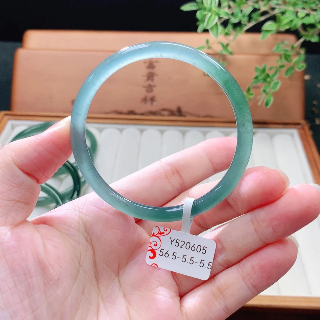 未镶嵌手镯（圆镯）翡翠