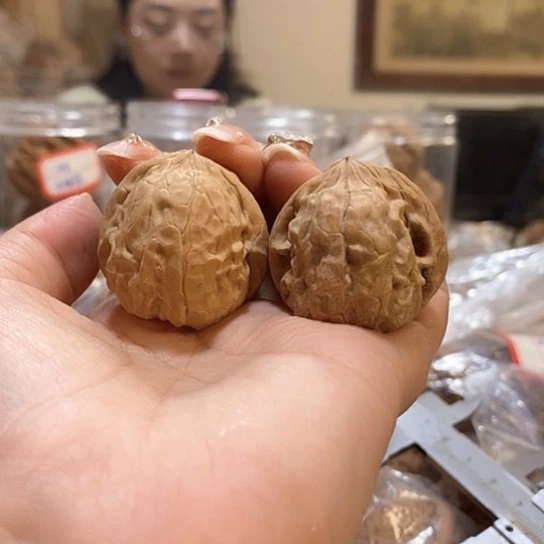 文玩核桃吊坠37金蟾樽有白尖