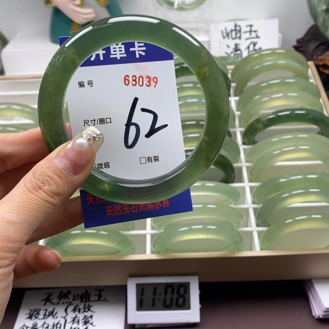 蛇纹石玉手镯未镶嵌