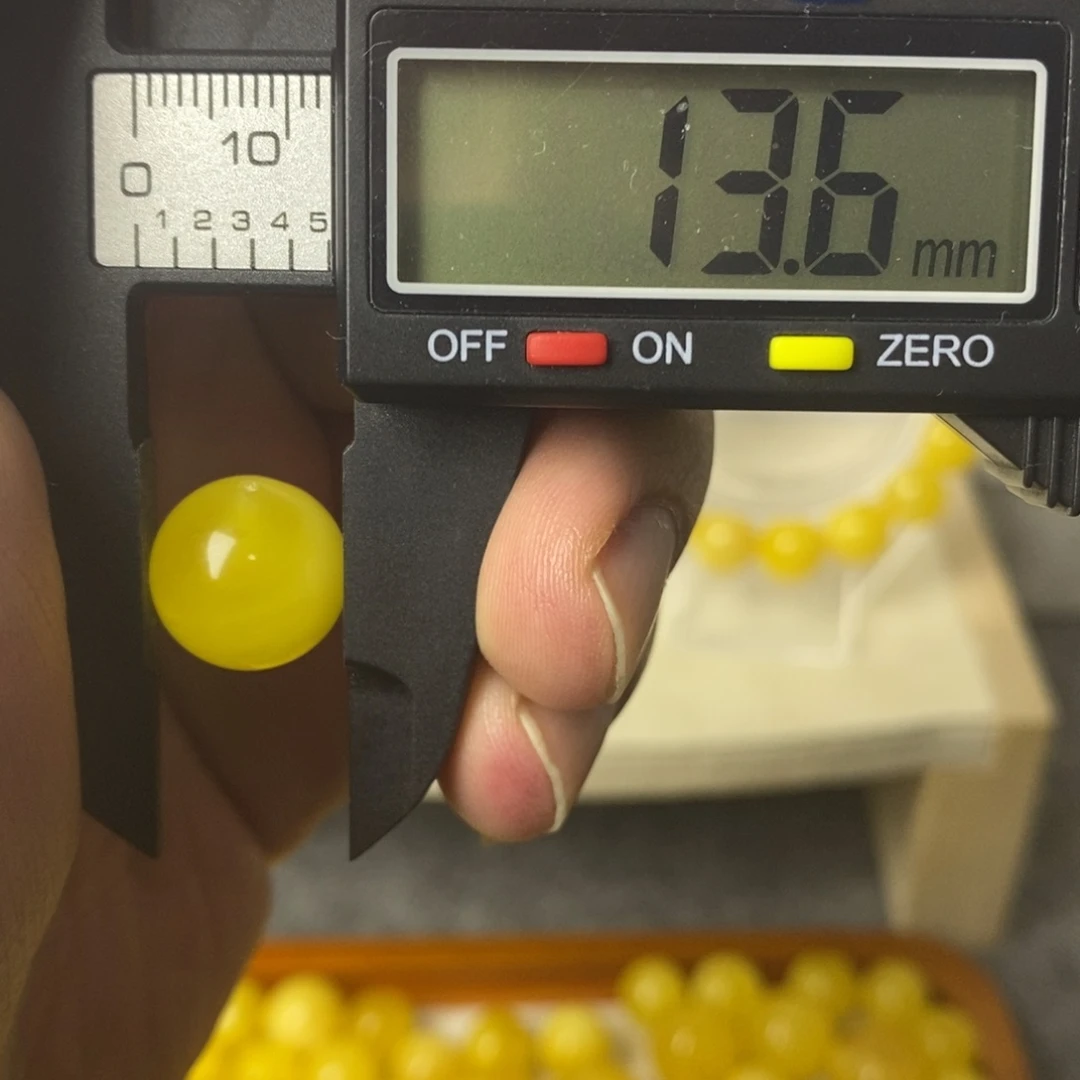 琥珀未镶嵌裸石微瑕单珠002