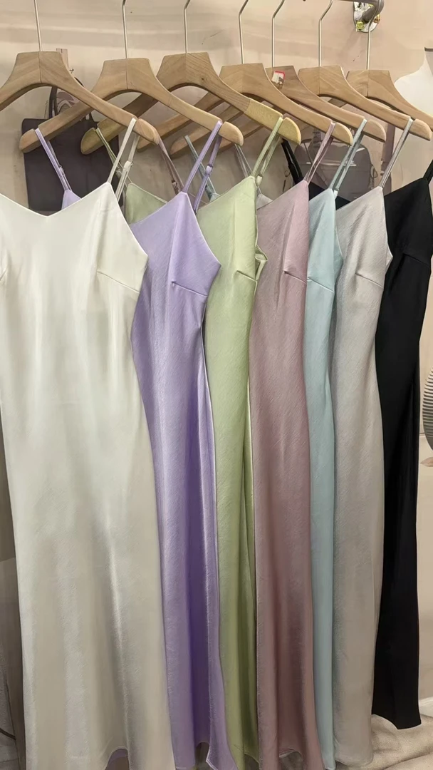 2025v领吊带连衣裙高级感气质外穿醋酸缎面长裙