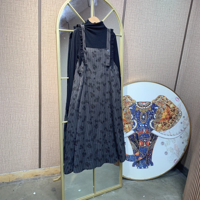 BS612孕妇灰色背带裙两件套90-130