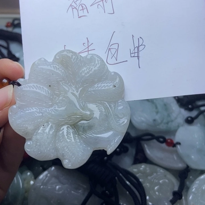 翡翠未镶嵌颈饰巴****败翡翠