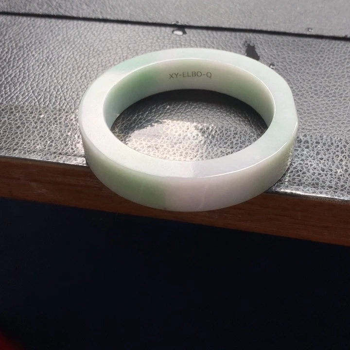 定制翡翠未镶嵌手镯