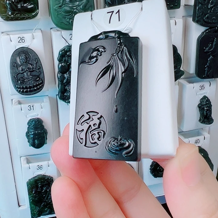 蛇纹石玉颈饰未镶嵌
