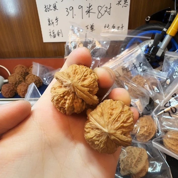 吊坠桃核33尺全家福雨花石