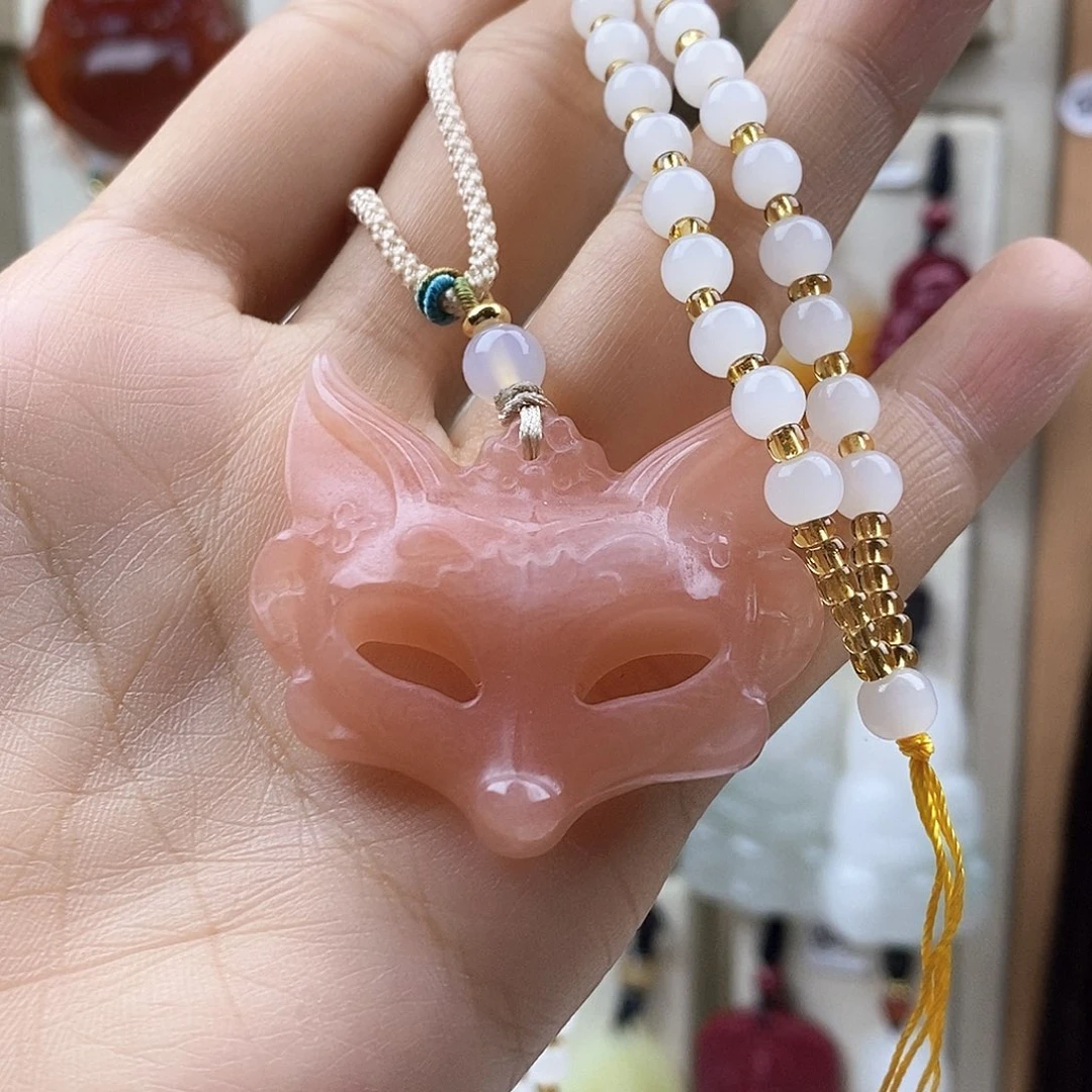 秀***兒石英质玉未镶嵌颈饰